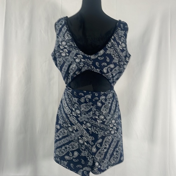 Paisley navy blue,white cut out romper 
Shorts, front tie,Large - Picture 6 of 13